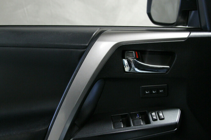 toyota-rav4-elektrisitetbensin-2017-big-18