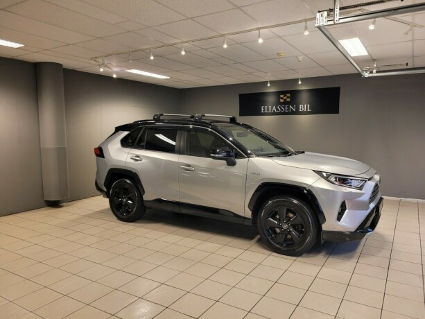 toyota-rav4-elektrisitetbensin-2019-big-2