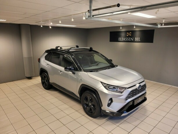 toyota-rav4-elektrisitetbensin-2019-big-1
