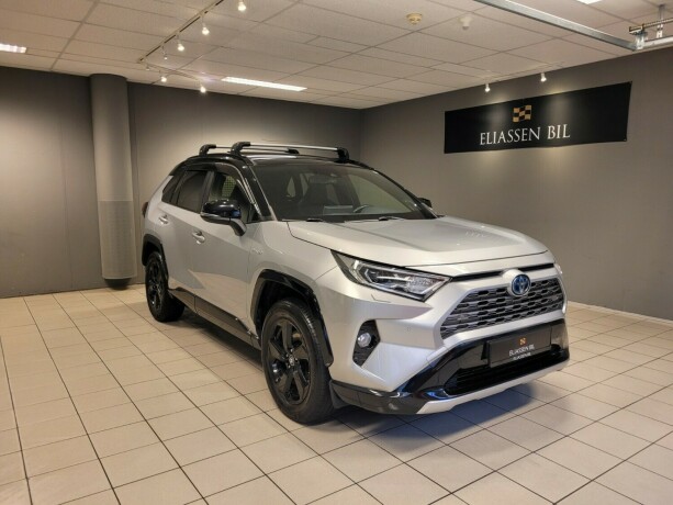 toyota-rav4-elektrisitetbensin-2019-big-10
