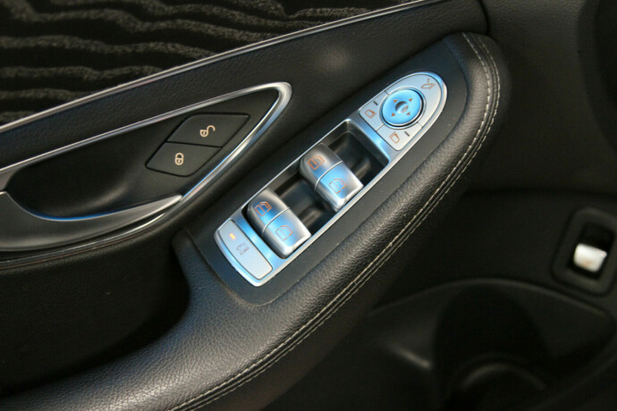 mercedes-benz-c-klasse-elektrisitetbensin-2017-big-24