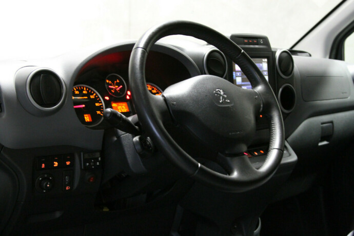 peugeot-partner-diesel-2016-big-12
