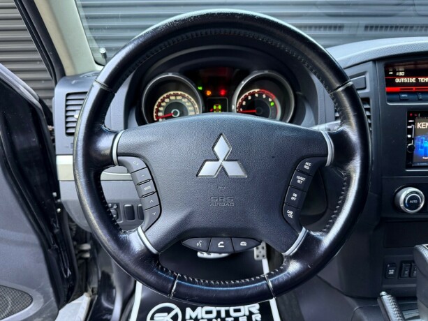 mitsubishi-pajero-diesel-2013-big-12