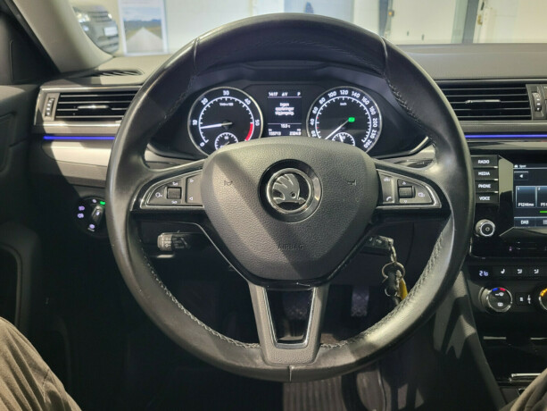 skoda-superb-diesel-2016-big-10