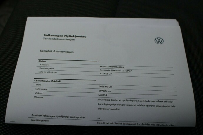 volkswagen-transporter-diesel-2019-big-17