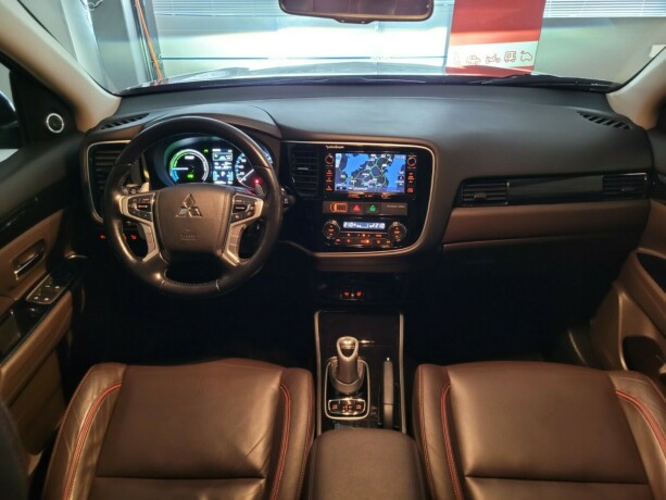 mitsubishi-outlander-elektrisitetbensin-2016-big-25