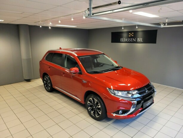 mitsubishi-outlander-elektrisitetbensin-2016-big-1