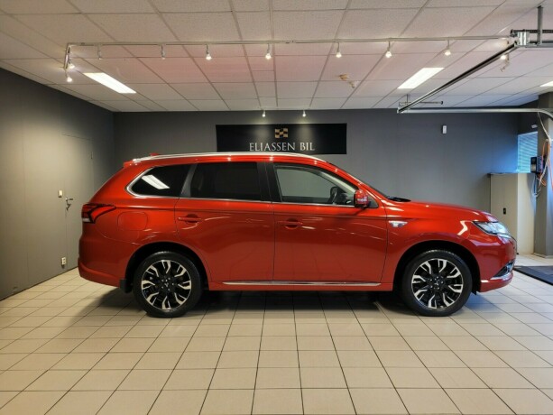 mitsubishi-outlander-elektrisitetbensin-2016-big-2