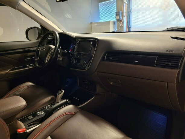 mitsubishi-outlander-elektrisitetbensin-2016-big-11