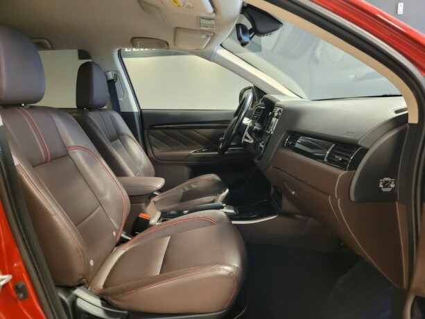 mitsubishi-outlander-elektrisitetbensin-2016-big-10