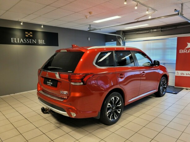 mitsubishi-outlander-elektrisitetbensin-2016-big-3
