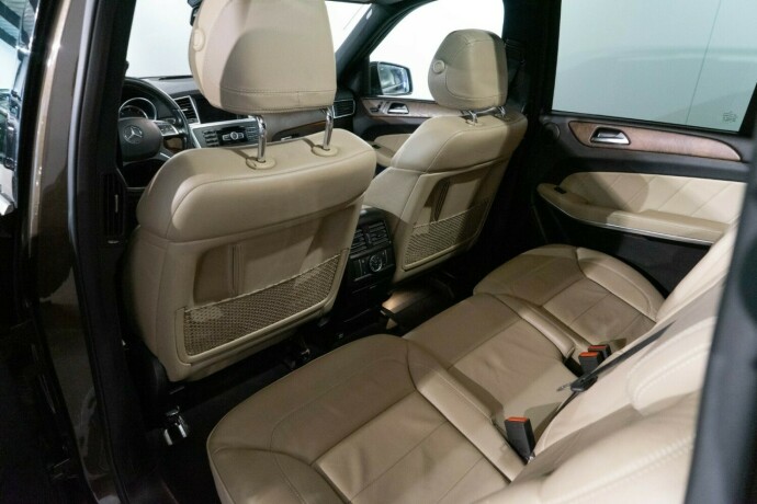 mercedes-benz-gl-diesel-2013-big-12