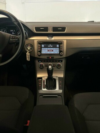 volkswagen-passat-bensin-2013-big-14