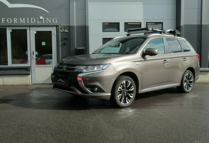 mitsubishi-outlander-elektrisitetbensin-2016-big-0