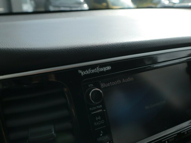 mitsubishi-outlander-elektrisitetbensin-2016-big-17