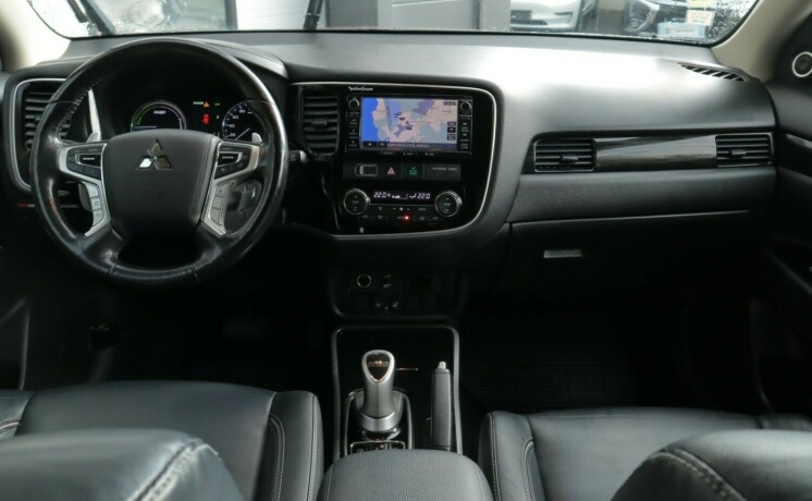 mitsubishi-outlander-elektrisitetbensin-2016-big-6