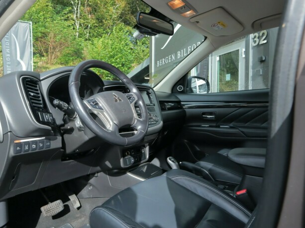 mitsubishi-outlander-elektrisitetbensin-2016-big-5