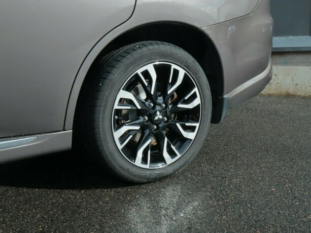 mitsubishi-outlander-elektrisitetbensin-2016-big-21