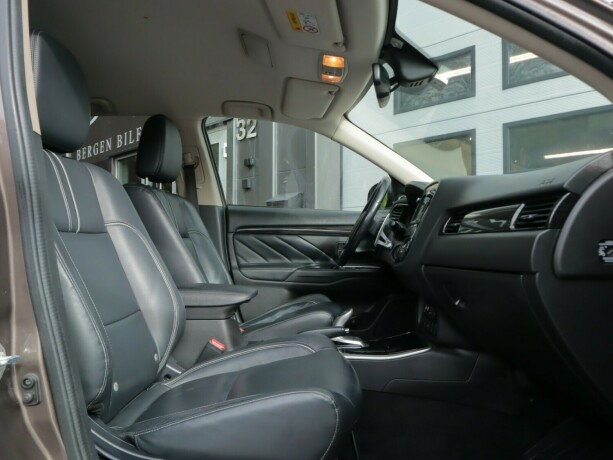 mitsubishi-outlander-elektrisitetbensin-2016-big-10