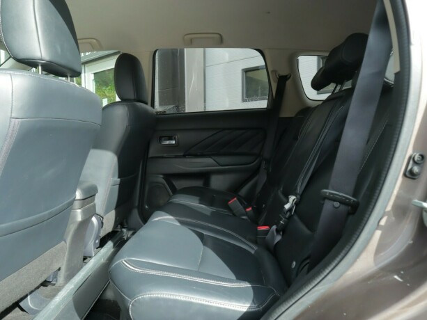 mitsubishi-outlander-elektrisitetbensin-2016-big-12