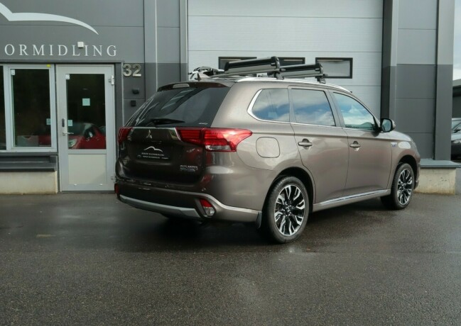 mitsubishi-outlander-elektrisitetbensin-2016-big-1