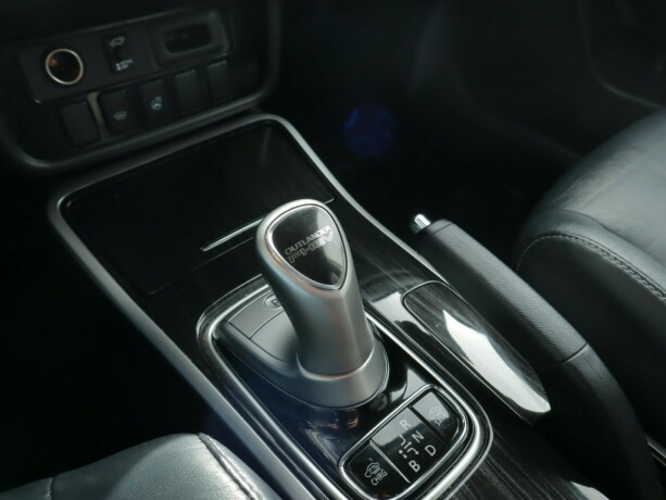mitsubishi-outlander-elektrisitetbensin-2016-big-14