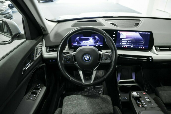 bmw-ix1-elektrisitet-2023-big-10