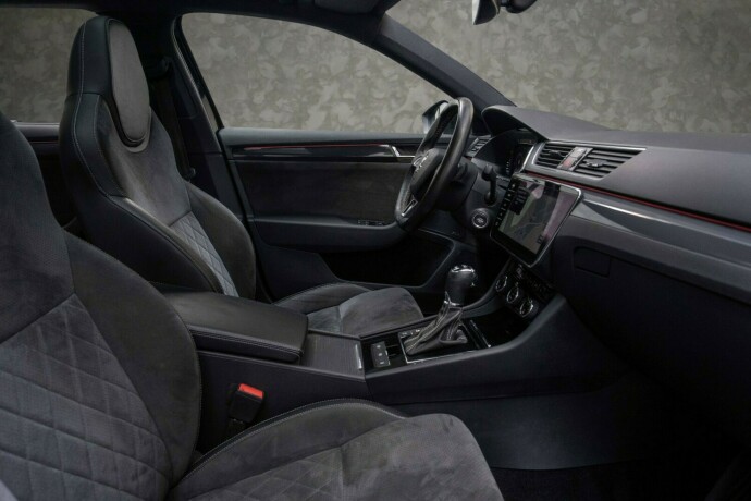 skoda-superb-bensin-2019-big-36