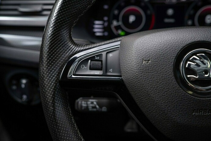 skoda-superb-bensin-2019-big-16