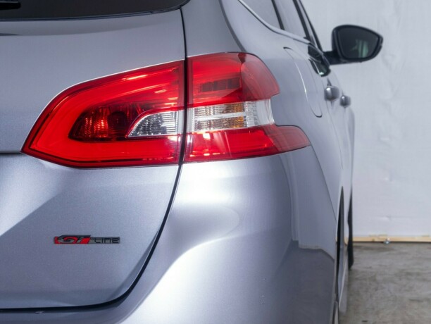 peugeot-308-bensin-2018-big-9