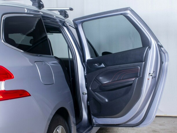 peugeot-308-bensin-2018-big-16
