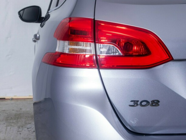 peugeot-308-bensin-2018-big-10