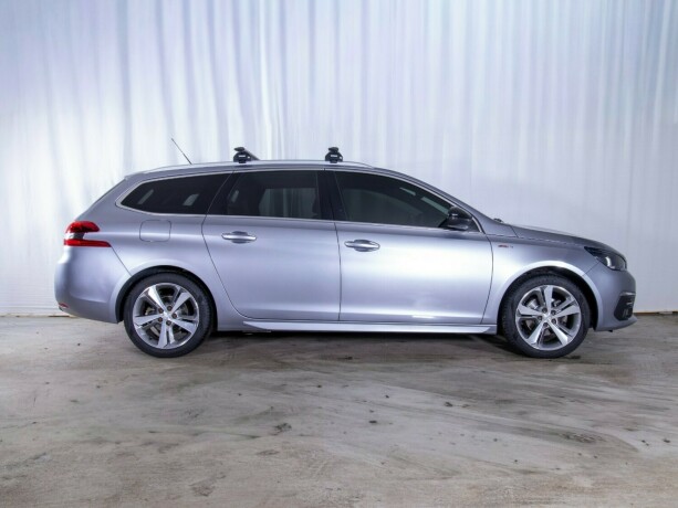 peugeot-308-bensin-2018-big-5