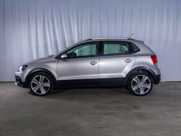 volkswagen-polo-diesel-2012-big-4