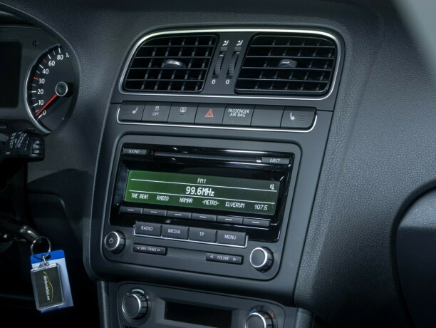 volkswagen-polo-diesel-2012-big-17