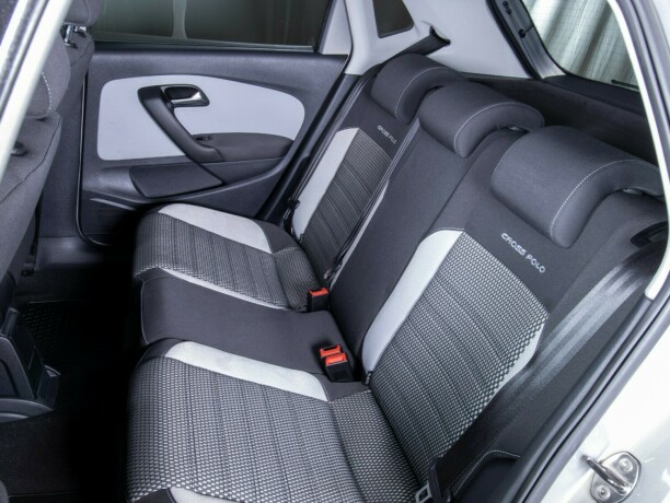 volkswagen-polo-diesel-2012-big-37