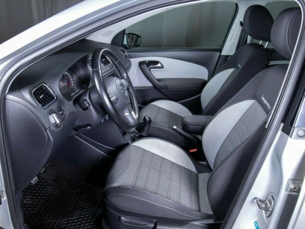 volkswagen-polo-diesel-2012-big-35