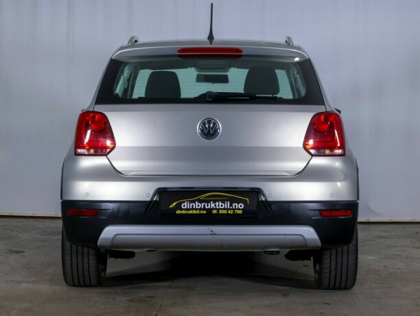 volkswagen-polo-diesel-2012-big-9