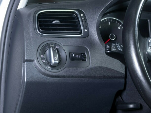 volkswagen-polo-diesel-2012-big-22