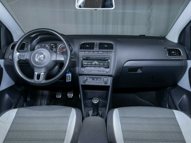 volkswagen-polo-diesel-2012-big-33