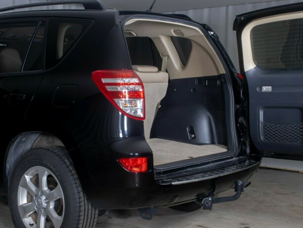 toyota-rav4-bensin-2010-big-10