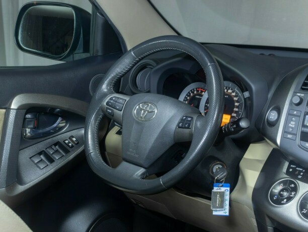 toyota-rav4-bensin-2010-big-16