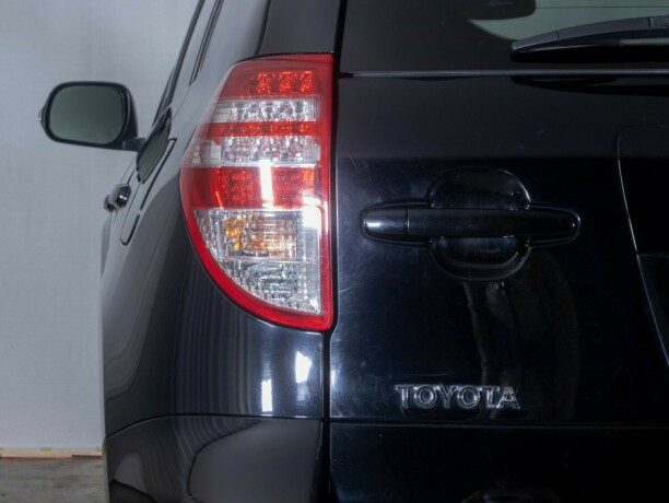 toyota-rav4-bensin-2010-big-8