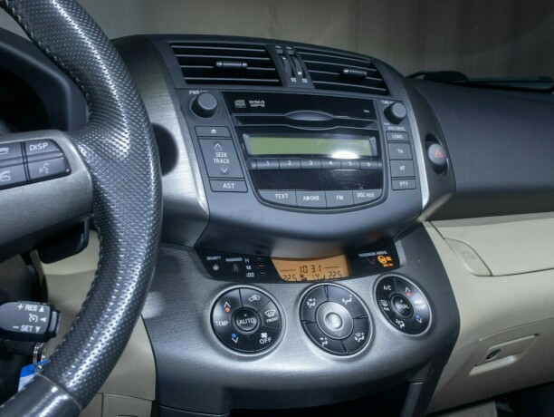 toyota-rav4-bensin-2010-big-31