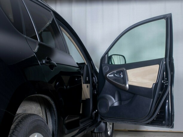 toyota-rav4-bensin-2010-big-14