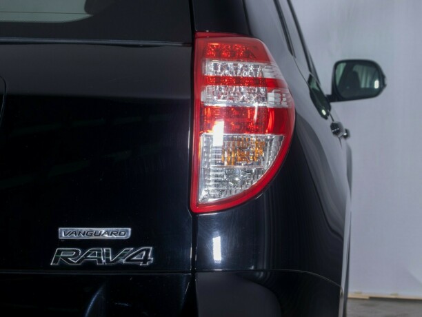 toyota-rav4-bensin-2010-big-7