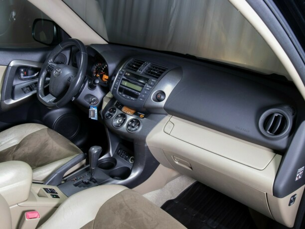 toyota-rav4-bensin-2010-big-44