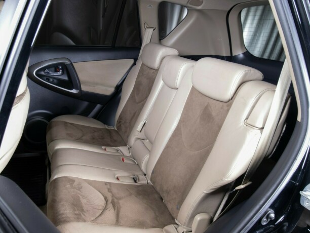 toyota-rav4-bensin-2010-big-42
