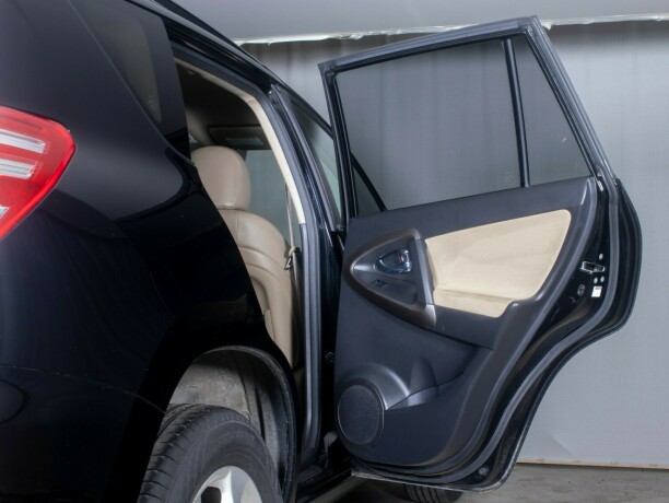 toyota-rav4-bensin-2010-big-15