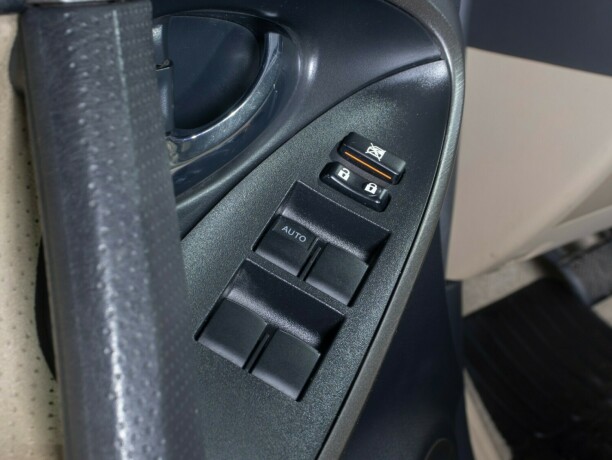 toyota-rav4-bensin-2010-big-22